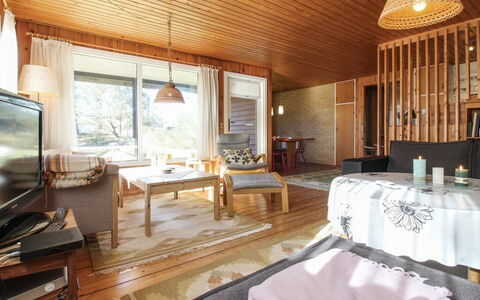 Lis - 300M from the Sea: Möbel, Interior Design, Flooring, Fussboden, Zimmer, Holz, Decke, Couch, Holzboden, Wohnzimmer