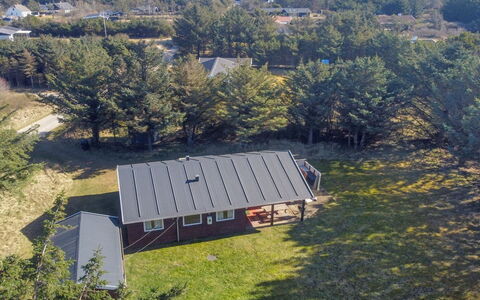 Lis - 300M from the Sea: Zuhause, Haus, Dach, Wohngebiet, Einfach, Landschaft, Grundstueck, Ländliches Gebiet, Menschliche Siedlung, Hütte