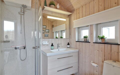 Har - 400M from the Sea: Möbel, Interior Design, Stuhl, Flooring, Tabelle, Resort, Fussboden, Decke, Zimmer, Eco Hotel