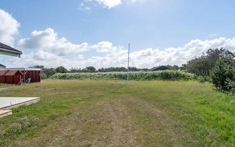 Karlsson - 500M from the Sea: Himmel, Blau, Daytime, Gras, Grün, Wolke, Wiese, Einfach, Ökoregion, Grundstueck