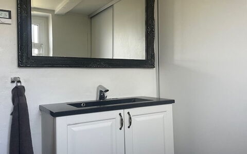 Nara - 500M from the Sea: Bad Sink, Armatur, Sinken, Zapfhahn, Installation, Badezimmerschrank, Interior Design, Spiegel, Badezimmer