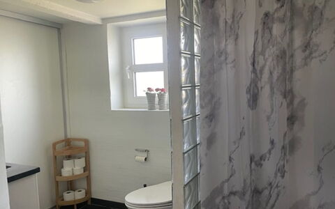Nara - 500M from the Sea: Flooring, Fussboden, Armatur, Interior Design, Badezimmer, Installation, Fliese, Glas, Toilette, Toilleten Sitz