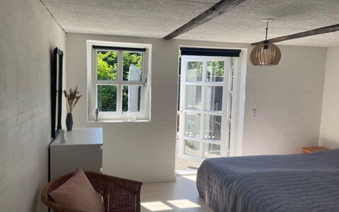 Nara - 500M from the Sea: Wand, Flooring, Fussboden, Interior Design, Holz, Möbel, Decke, Zimmer, Beleuchtung, Zuhause