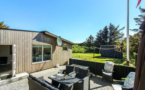 Daren - 600M from the Sea: Dach, Haus, Wohngebiet, Zuhause, Estate, Hütte, Design