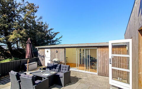 Daren - 600M from the Sea: Dach, Haus, Wohngebiet, Zuhause, Estate, Hütte, Design