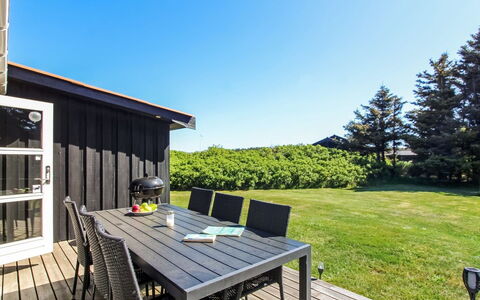 Daren - 600M from the Sea: Dach, Haus, Wohngebiet, Zuhause, Estate, Hütte, Design