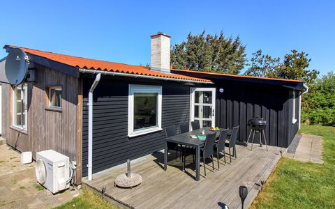 Daren - 600M from the Sea: Dach, Haus, Wohngebiet, Zuhause, Estate, Hütte, Design