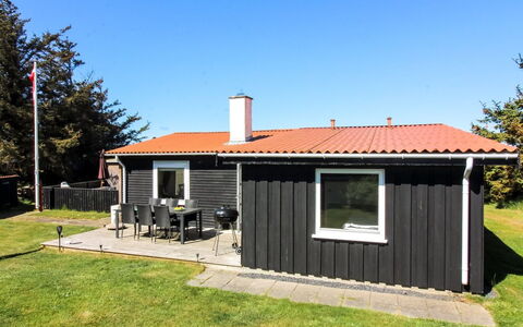Daren - 600M from the Sea: Dach, Haus, Wohngebiet, Zuhause, Estate, Hütte, Design