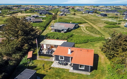 Daren - 600M from the Sea: Dach, Haus, Wohngebiet, Zuhause, Estate, Hütte, Design