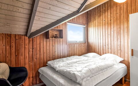 Andrina - 200M from the Sea: Holz, Schlafzimmer, Die Architektur, Bett, Bettdecke, Zuhause, Bedding, Haus, Decke, Hartholz