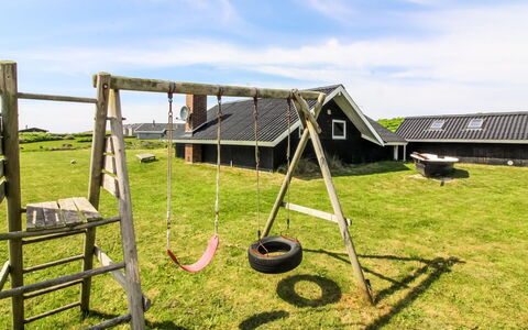 Andrina - 200M from the Sea: Einfach, Schwingen, Spielmittel, Rasen, Garten, Hinterhof, Park, Schatten, Leiter, Spielplatz