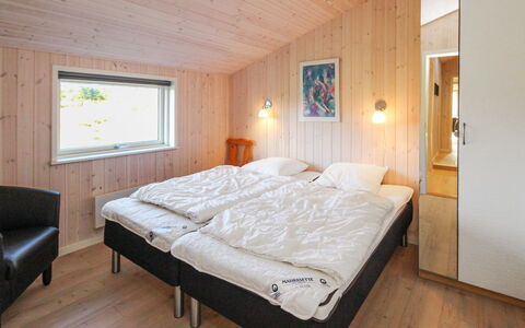 Daje - 600M from the Sea: Holz, Decke, Zuhause, Schlafzimmer, Hartholz, Holzbeize, Bettrahmen, Einfrieren, Bett, Hütte