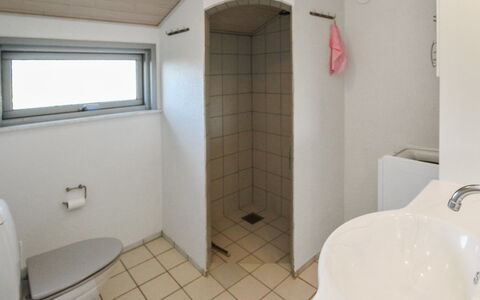 Daje - 600M from the Sea: Wand, Armatur, Holz, Fussboden, Flooring, Sinken, Bad Sink, Badezimmer, Installation, Zapfhahn