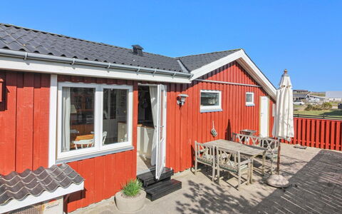 Fiene - 300M from the Sea: Wohngebiet, Dach, Vorort, Auffahrt, Estate, Kamin