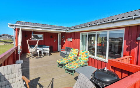Fiene - 300M from the Sea: Wohngebiet, Dach, Vorort, Auffahrt, Estate, Kamin