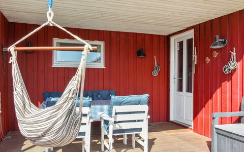 Fiene - 300M from the Sea: Wohngebiet, Dach, Vorort, Auffahrt, Estate, Kamin