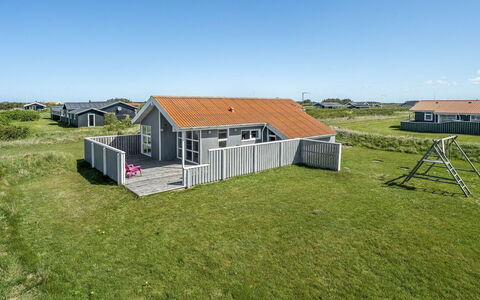 Thorbiorn - 350M from the Sea: Haus, Zuhause, Dach, Wohngebiet, Hütte, Estate, Bauernhaus, Rasen, Landscaping, Abstellgleis