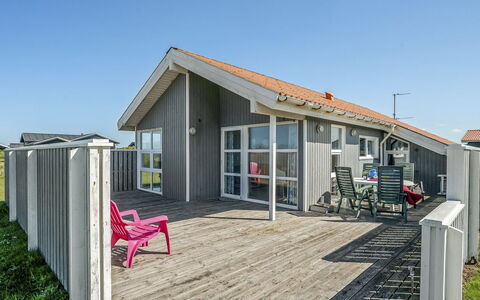 Thorbiorn - 350M from the Sea: Haus, Zuhause, Dach, Wohngebiet, Hütte, Estate, Bauernhaus, Rasen, Landscaping, Abstellgleis