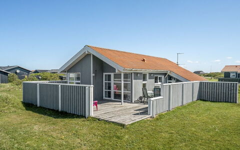Thorbiorn - 350M from the Sea: Haus, Zuhause, Dach, Wohngebiet, Hütte, Estate, Bauernhaus, Rasen, Landscaping, Abstellgleis