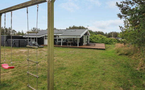Nienke - 700M from the Sea: Wohngebiet, Dach, Vorort, Auffahrt, Estate, Kamin