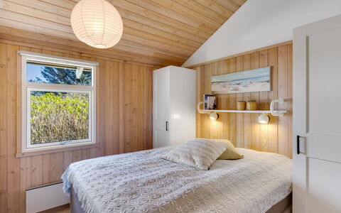 Ømod - 300M from the Sea: Interior Design, Schlafzimmer, Holz, Bett, Decke, Flooring, Möbel, Fussboden, Light Fixture, Beleuchtung