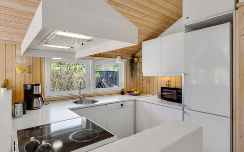 Ømod - 300M from the Sea: Küche, Interior Design, Küchengerät, Countertop, Holz, Decke, Flooring, Light Fixture, Major Appliance, Cabinetry