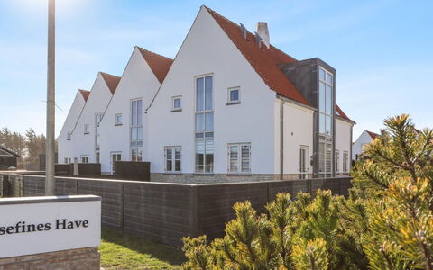Thythulf - 550M from the Sea: Verbundwerkstoff, Estate, Abstellgleis, Daylighting