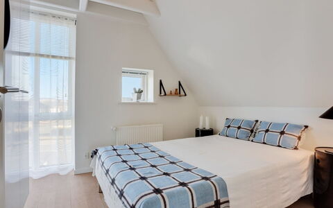 Thythulf - 550M from the Sea: Interior Design, Möbel, Flooring, Fussboden, Bett, Schlafzimmer, Holz, Decke, Zimmer, Beleuchtung