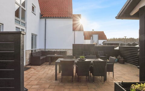 Thythulf - 550M from the Sea: Zuhause, Dach, Gartenmöbel, Hof, Hartholz, Daylighting, Holzbeize, Terrasse, Balkon, Treppe