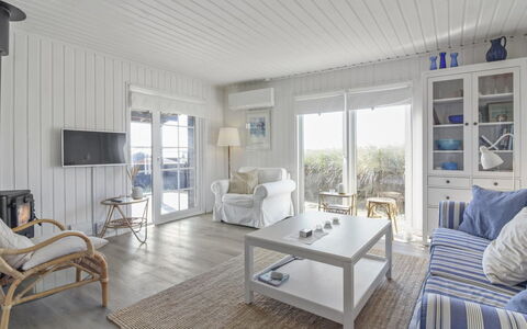Adelita - 100M from the Sea: Wohngebiet, Dach, Vorort, Auffahrt, Estate, Kamin
