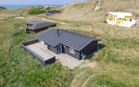 Adelita - 100M from the Sea: Wohngebiet, Dach, Vorort, Auffahrt, Estate, Kamin