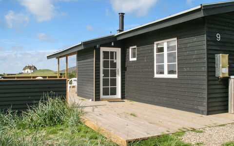 Adelita - 100M from the Sea: Wohngebiet, Dach, Vorort, Auffahrt, Estate, Kamin