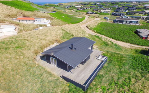 Adelita - 100M from the Sea: Wohngebiet, Dach, Vorort, Auffahrt, Estate, Kamin