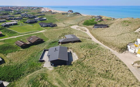 Adelita - 100M from the Sea: Wohngebiet, Dach, Vorort, Auffahrt, Estate, Kamin