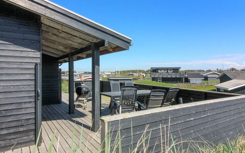 Adelita - 100M from the Sea: Wohngebiet, Dach, Vorort, Auffahrt, Estate, Kamin