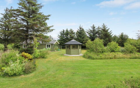 Ele - 900M from the Sea: Haus, Zuhause, Tür, Dach, Hütte, Estate, Garten, Schatten, Abstellgleis, Garten