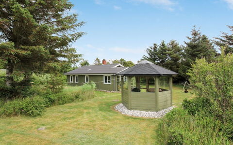 Ele - 900M from the Sea: Haus, Zuhause, Tür, Dach, Hütte, Estate, Garten, Schatten, Abstellgleis, Garten