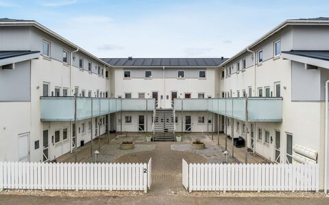 Radica - 50M from the Sea: Verbundwerkstoff, Schiebefenster, Daylighting, Abstellgleis, Balkon