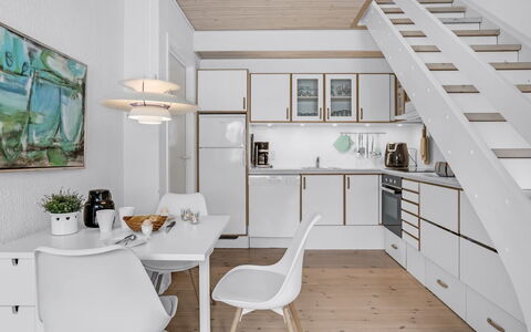 Radica - 50M from the Sea: Interior Design, Flooring, Möbel, Küche, Holz, Decke, Fussboden, Light Fixture, Holzboden, Beleuchtung