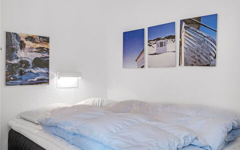 Radica - 50M from the Sea: Schlafzimmer, Bett, Bedding, Bettdecke, Linens, Einfrieren, Bettrahmen, Schnee, Winter, Eiskappe