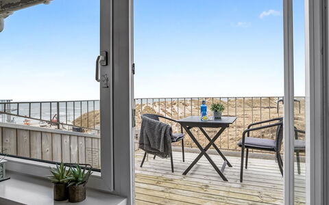 Radica - 50M from the Sea: Holz, Möbel, Fussboden, Balkon, Stuhl, Deck, Hartholz, Meer, Holzboden, Wohnung
