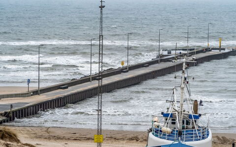 Radica - 50M from the Sea: Meer, Küste, Küsten Und Ozeanische Forms, Ozean, Seebrücke, Ufer, Promenade, Walkway, Wind Wave