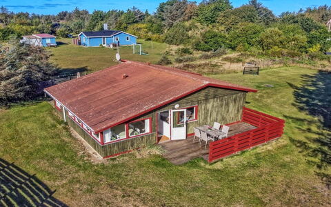 Greet - 700M from the Sea: Dach, Haus, Zuhause, Hütte, Abstellgleis, Estate, Auffahrt, Gartenbauten, Garten, Schuppen