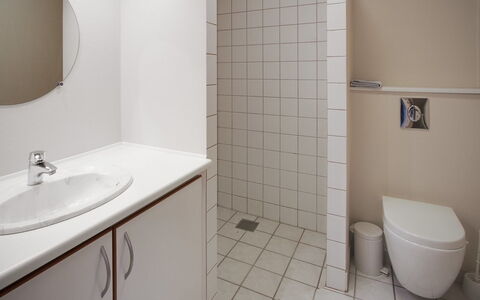 Fritzy - 75M from the Sea: Möbel, Interior Design, Stuhl, Flooring, Tabelle, Resort, Fussboden, Decke, Zimmer, Eco Hotel