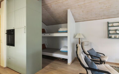 Fritzy - 75M from the Sea: Möbel, Couch, Interior Design, Flooring, Wohnzimmer, Fussboden, Dekokissen, Zimmer, Kissen