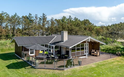 Brunetta - 800M from the Sea: Haus, Zuhause, Dach, Hütte, Veranda, Estate, Rasen, Bauernhaus, Garten, Schatten