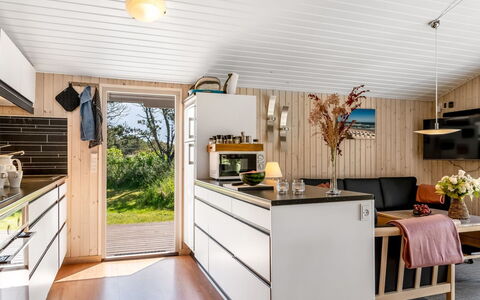 Brunetta - 800M from the Sea: Küche, Holz, Möbel, Flooring, Interior Design, Countertop, Holzboden, Küchengerät, Fussboden, Major Appliance