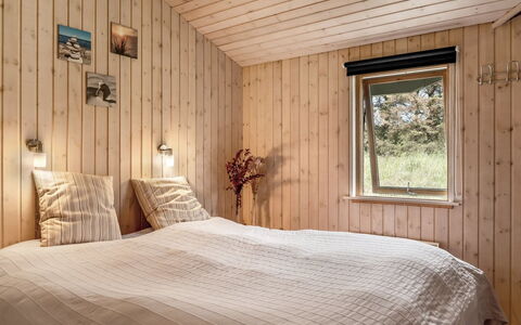 Brunetta - 800M from the Sea: Interior Design, Schlafzimmer, Flooring, Bett, Holz, Fussboden, Decke, Bettdecke, Möbel, Bedding