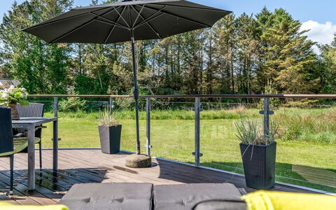 Brunetta - 800M from the Sea: Gartenmöbel, Möbel, Tisch Im Freien, Stuhl, Holzboden, Deck, Hartholz, Terrasse, Regenschirm, Garten