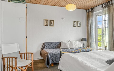 Jördis - 150M from the Sea: Möbel, Interior Design, Fussboden, Flooring, Wand, Bett, Schlafzimmer, Holz, Decke, Linens